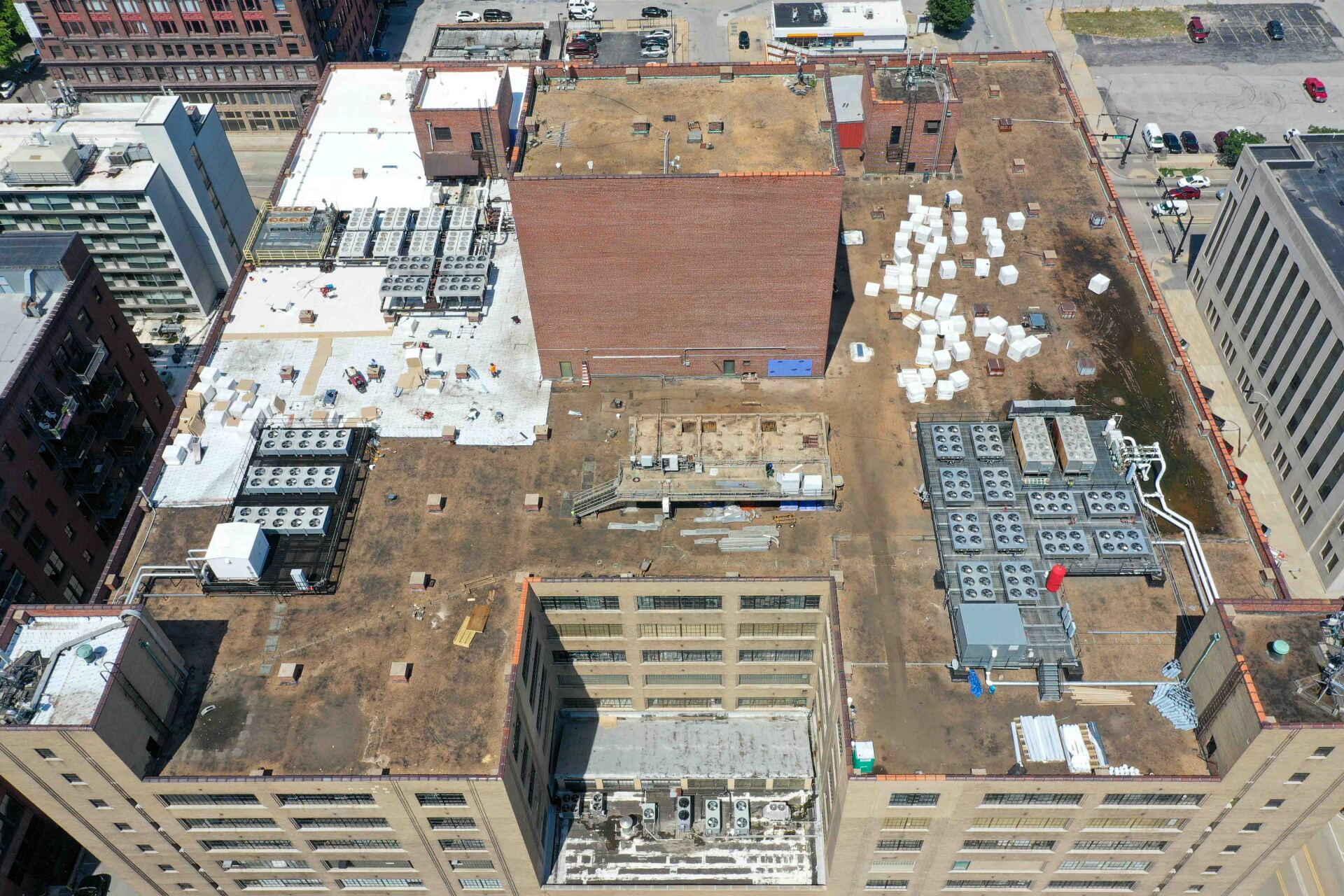 How Effective Project Management Keeps Commercial Builds Moving