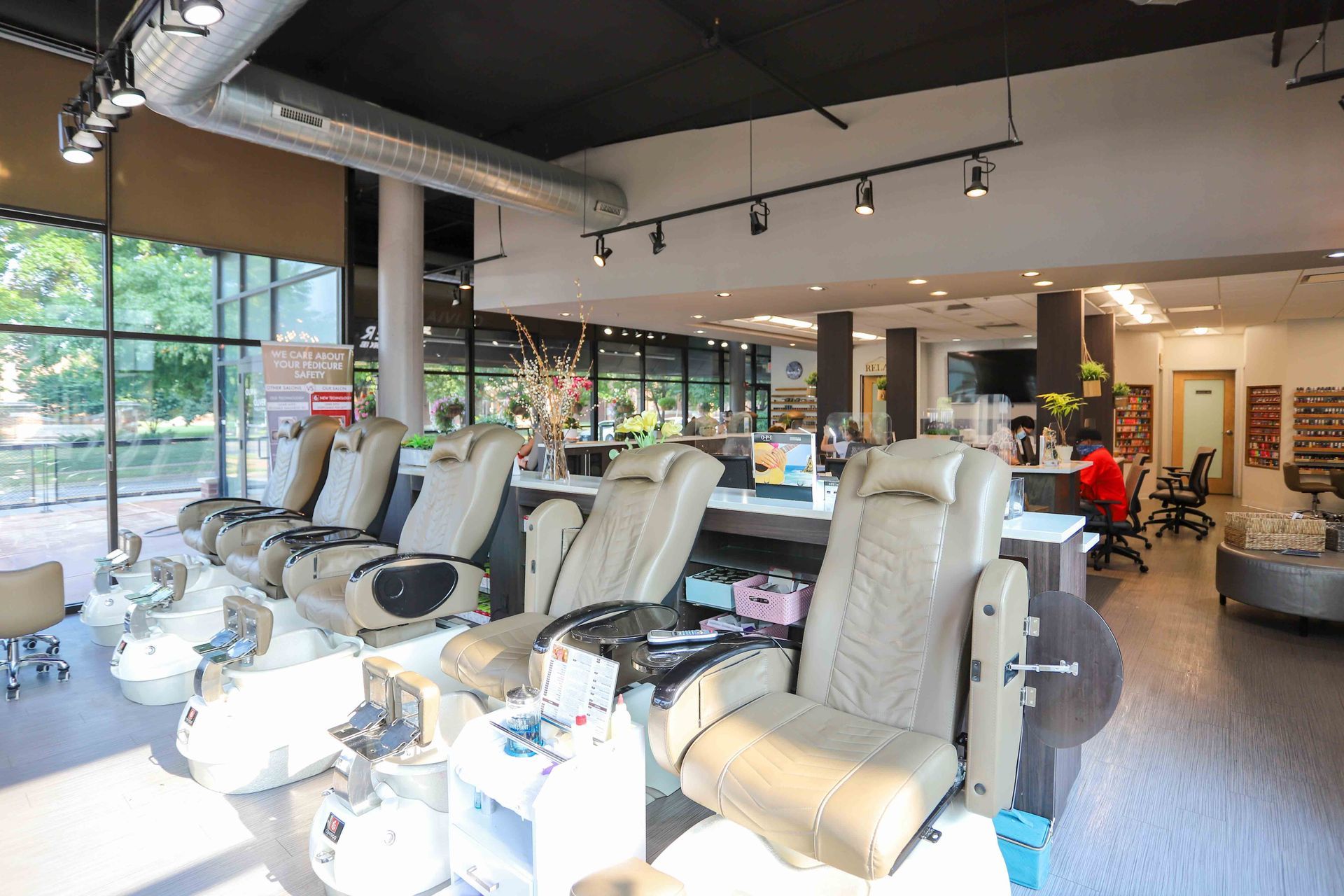 Olivia & Oliver Nail Lounge